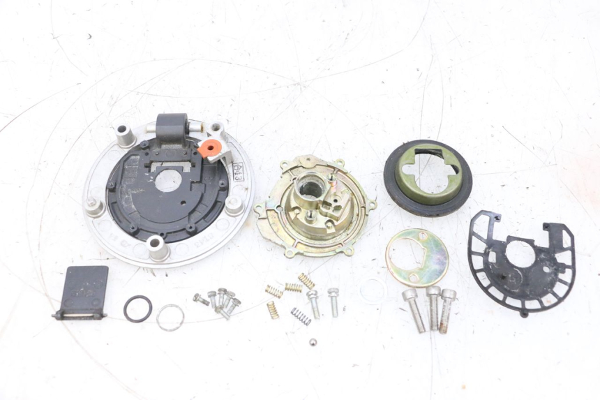 photo de TAMPA DO RESERVATÓRIO DE COMBUSTÍVEL SUZUKI GSXR GSX-R 1000 (2003 - 2004) - Pontos de fixação
