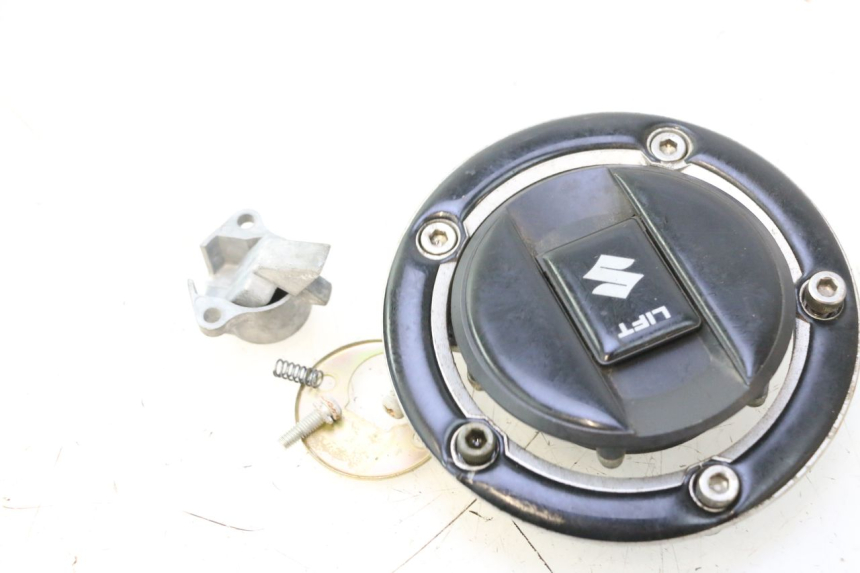 photo de TAMPA DO RESERVATÓRIO DE COMBUSTÍVEL SUZUKI SV S 650 (2003 - 2009) - Pontos de fixação