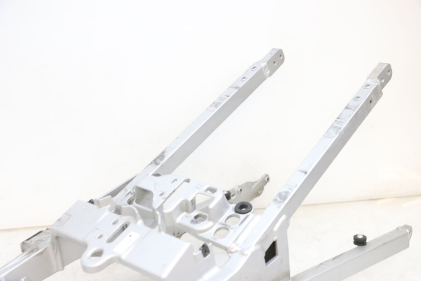 photo de ARCO DO QUADRO TRASEIRO YAMAHA FJR ABS 1300 (2006 - 2012) - Pontos de fixação