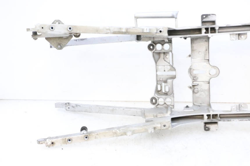 photo de ARCO DO QUADRO TRASEIRO YAMAHA FJR ABS 1300 (2006 - 2012) - Zoom do estado de desgaste