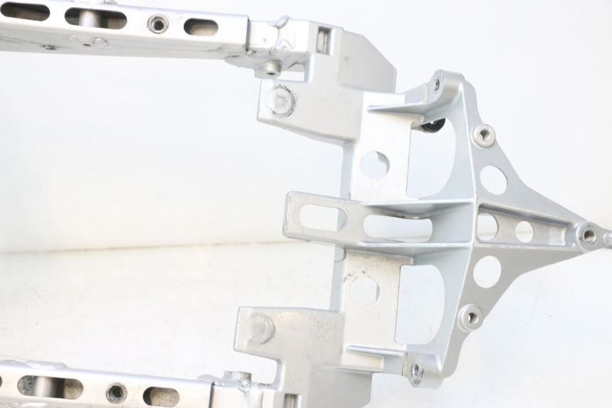 photo de LAÇO DO QUADRO TRASEIRO YAMAHA FJR 1300 (2001 - 2005) - Vista de perto