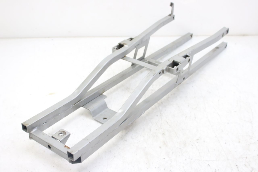 photo de ARCO DO QUADRO TRASEIRO DERBI GPR 50 (2004 - 2009) - Detalhe da peça