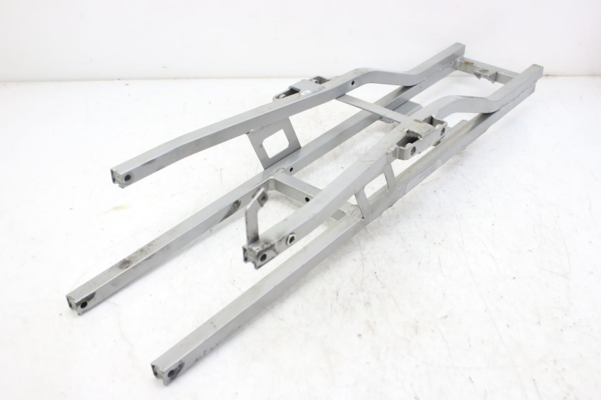photo de ARCO DO QUADRO TRASEIRO DERBI GPR 50 (2004 - 2009) - Pontos de fixação