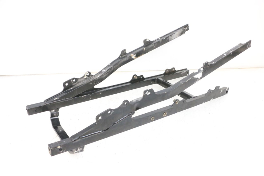 photo de ARCO DO QUADRO TRASEIRO KAWASAKI GPX R WARBIRD 600 (1988 - 1993) - Zoom do estado de desgaste