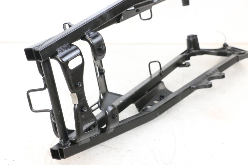 photo de ARCO DO QUADRO TRASEIRO SUZUKI GSXR GSX-R 1000 (2003 - 2004) - Detalhe da peça