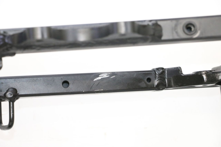 photo de ARCO DO QUADRO TRASEIRO SUZUKI GSXR GSX-R 1000 (2003 - 2004) - Zoom do estado de desgaste