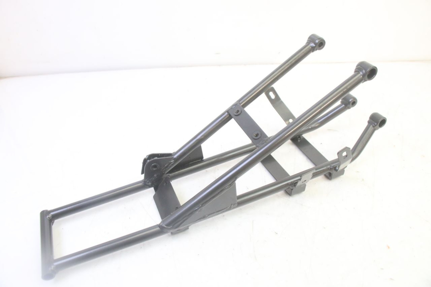 photo de ARCO DO QUADRO TRASEIRO APOLLO RFZ 125 - Pontos de fixação
