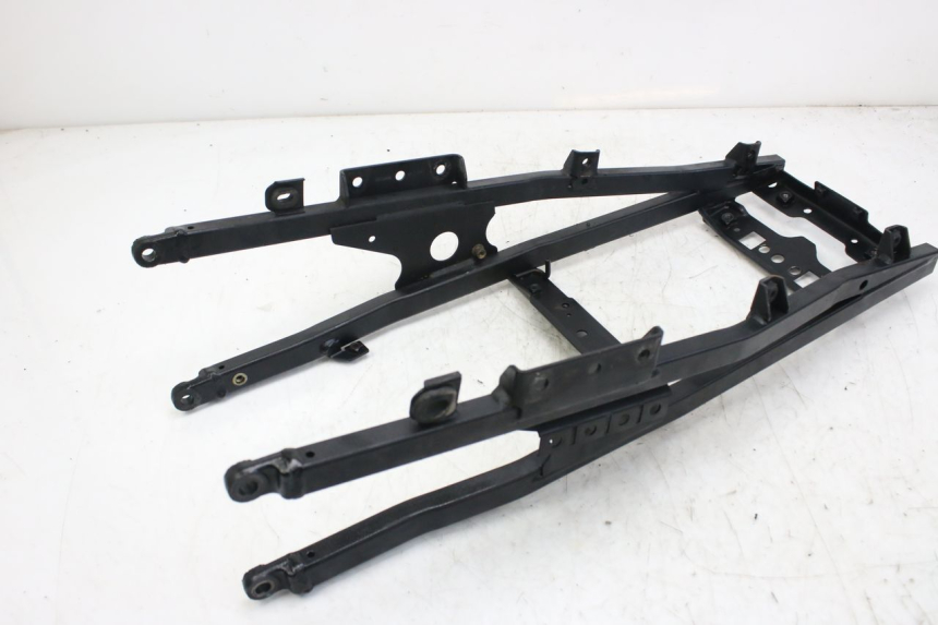 photo de ARCO DO QUADRO TRASEIRO TRIUMPH SPRINT ST 955 (1999 - 2001) - Zoom do estado de desgaste