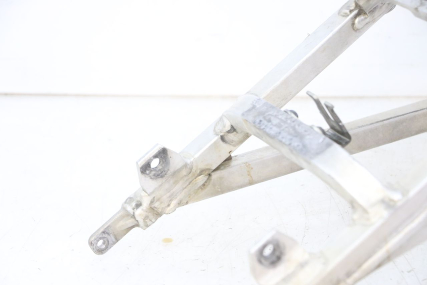 photo de ARCO DO QUADRO TRASEIRO YAMAHA YZ-F YZF 250 (2014 - 2018) - Marcações e referências