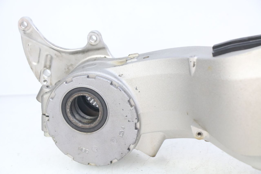 photo de BRAÇO OSCILANTE HONDA CB R 1000 (2018 - 2023) - Detalhes característicos