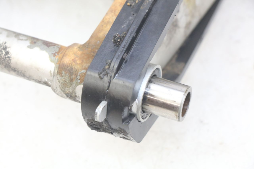 photo de BRAÇO OSCILANTE HONDA CBR F SC25 1000 (1989 - 1992) - Detalhe da peça