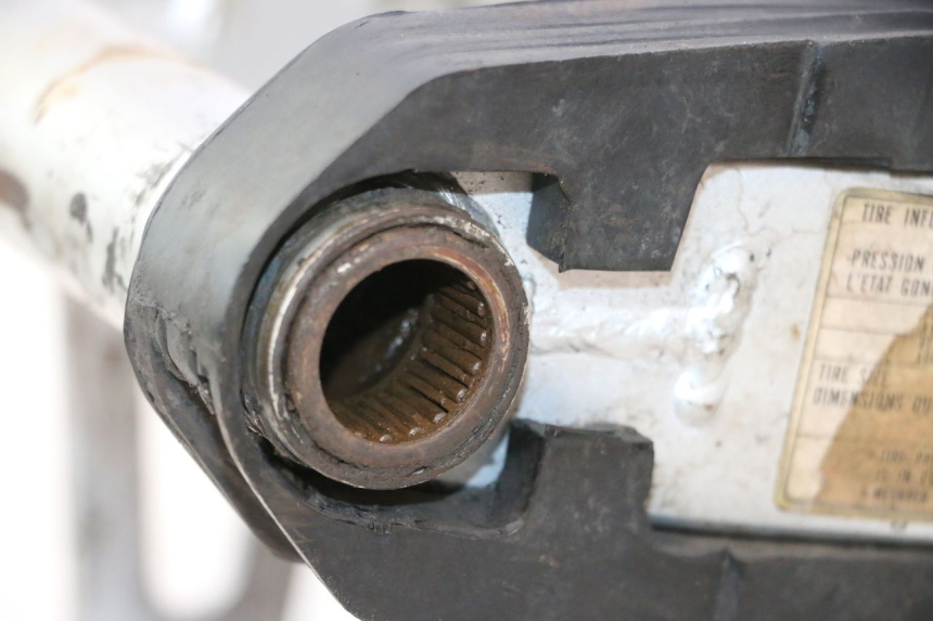 photo de BRAÇO OSCILANTE SUZUKI DR S 600 (1985 - 1989) - Zoom do estado de desgaste