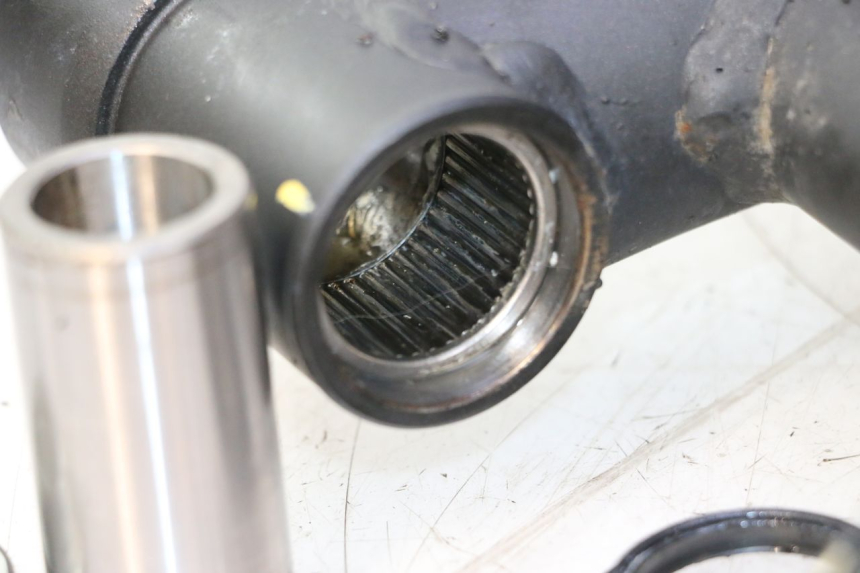 photo de BALANçA TRASEIRA KAWASAKI ER-6 ER6 F ABS 650 (2012 - 2016) - Zoom do estado de desgaste