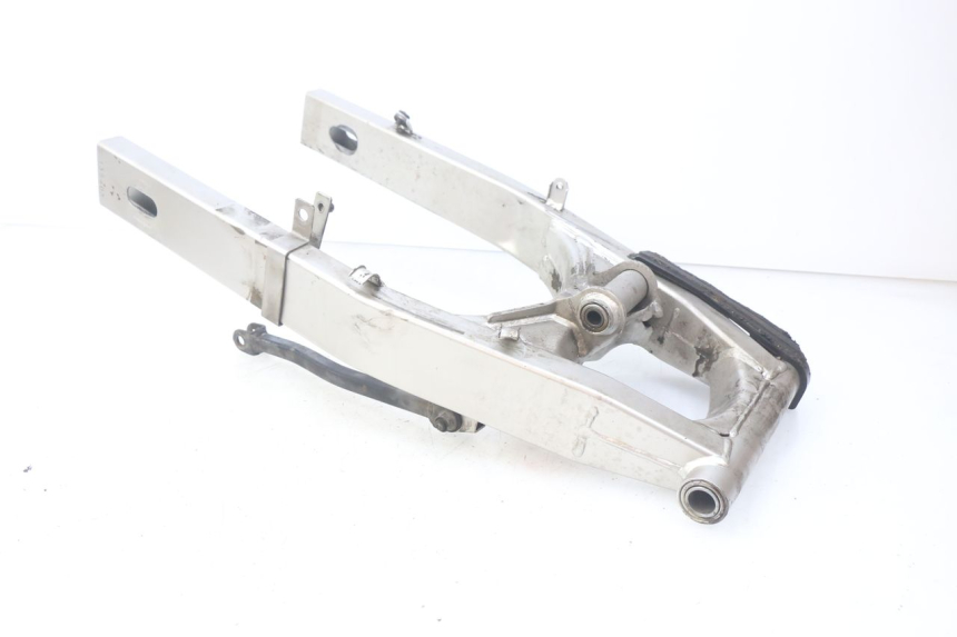 photo de Balança traseira SUZUKI GSF S BANDIT 600 (2000 - 2004) - Detalhe da peça