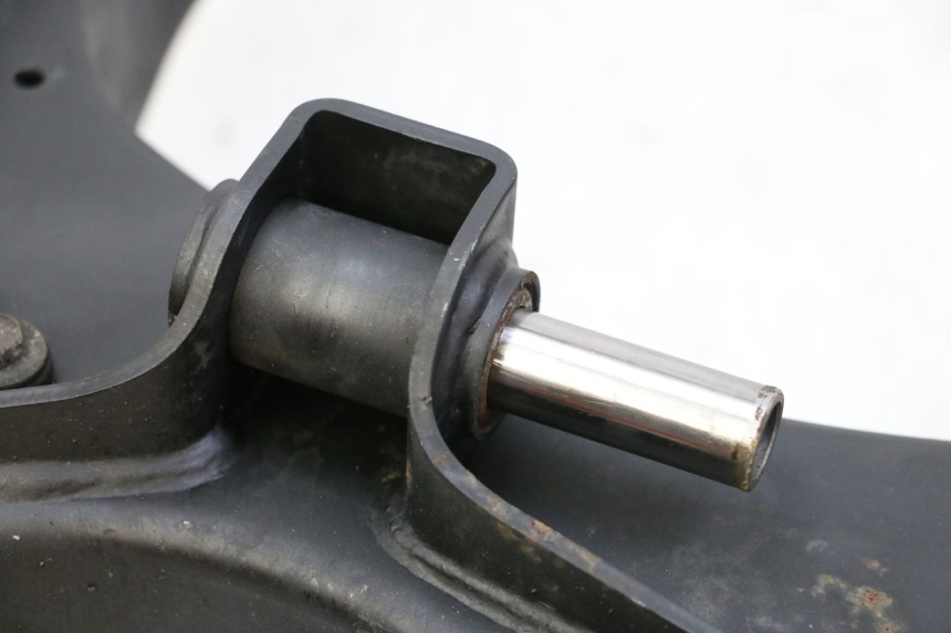 photo de BRAÇO OSCILANTE SUZUKI GSR 750 (2011 - 2017) - Estado da superfície