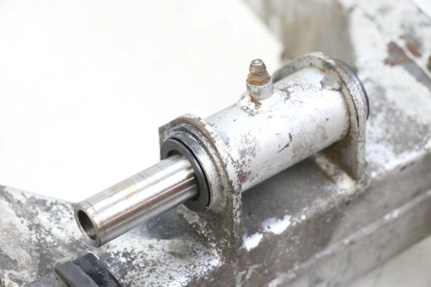 photo de BRAÇO OSCILANTE KAWASAKI ZR7 ZR-7 S 750 (1999 - 2004) - Pontos de fixação