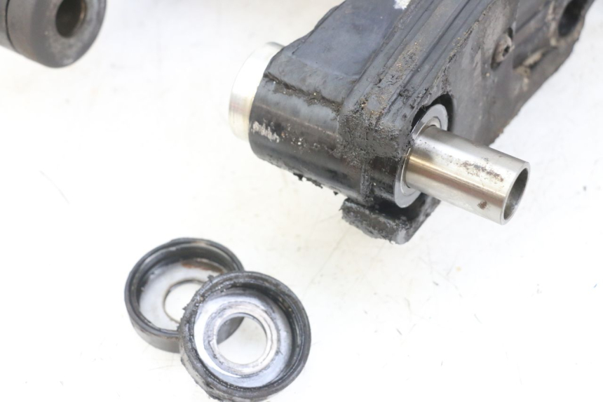 photo de BRAÇO OSCILANTE TRIUMPH SPEED TRIPLE T301 900 (1994 - 1996) - Pontos de fixação