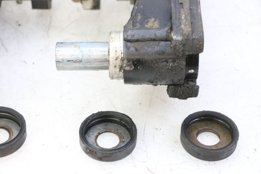 photo de BRAÇO OSCILANTE TRIUMPH SPRINT 900 (1995 - 1998) - Pontos de fixação