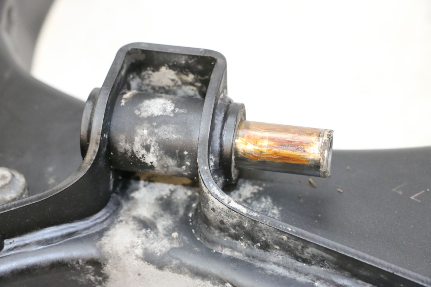 photo de BRAÇO OSCILANTE SUZUKI GSR 750 (2011 - 2017) - Outro ângulo de visão