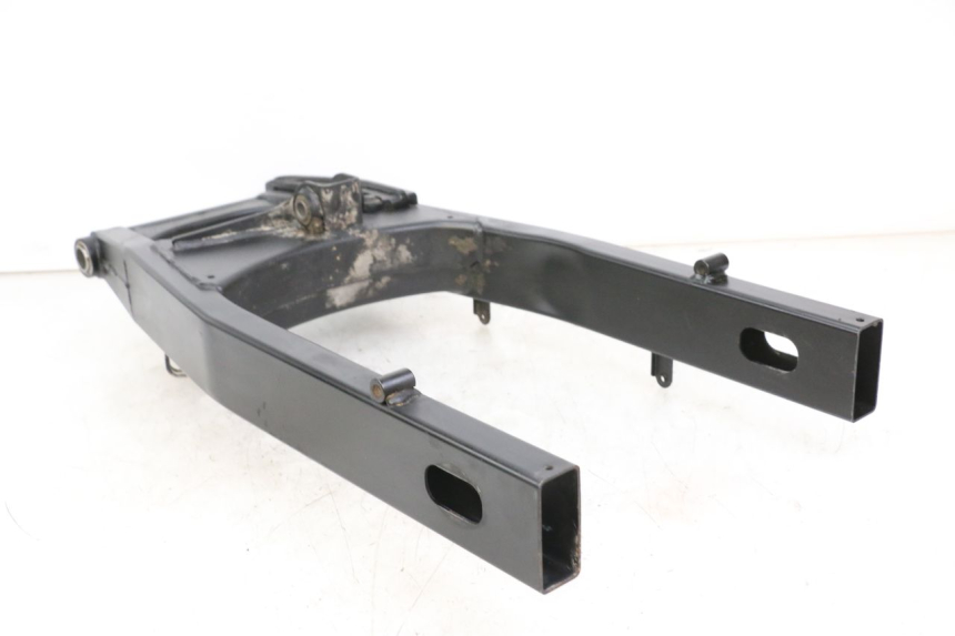 photo de BRAÇO OSCILANTE SUZUKI GSR 750 (2011 - 2017) - Pontos de fixação