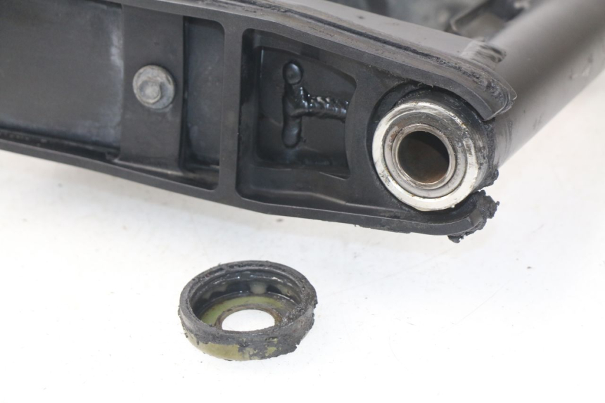 photo de Balança traseira YAMAHA TDM ABS 900 (2002 - 2014) - Detalhe da peça