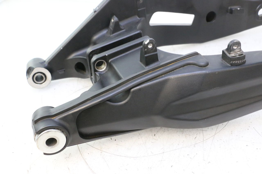 photo de Balança traseira YAMAHA TRACER 7 700 (2020 - 2024) - Vista de perto