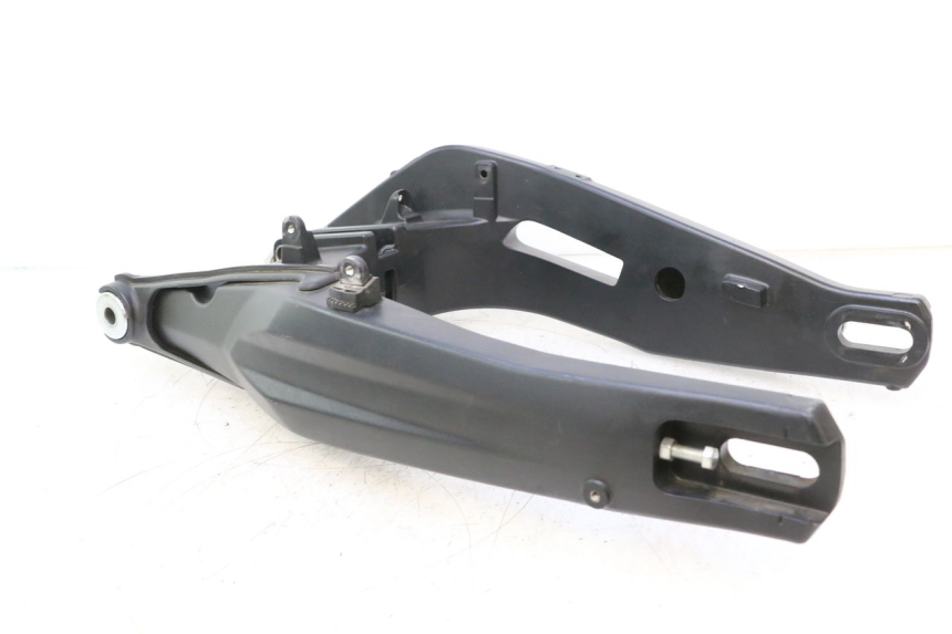 photo de Balança traseira YAMAHA TRACER 7 700 (2020 - 2024) - Ângulo alternativo