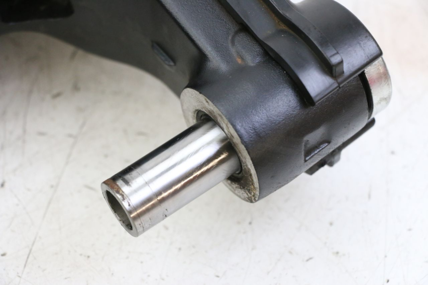 photo de Balança traseira YAMAHA TRACER 7 700 (2020 - 2024) - Zoom do estado de desgaste
