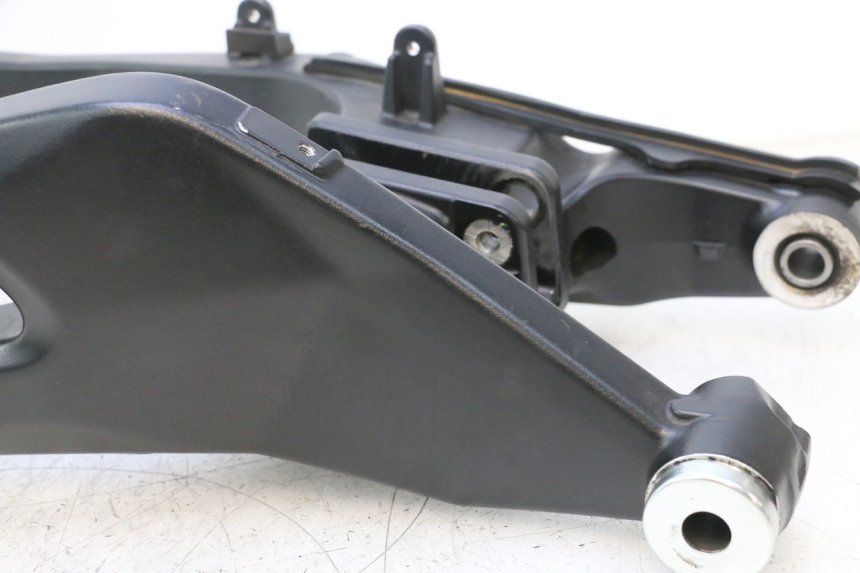 photo de Balança traseira YAMAHA TRACER 7 700 (2020 - 2024) - Pontos de fixação