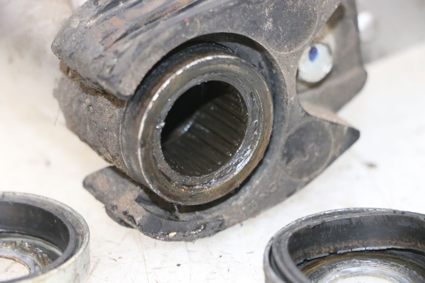 photo de BRAÇO OSCILANTE YAMAHA YFM R RAPTOR 250 (2008 - 2014) - Zoom do estado de desgaste