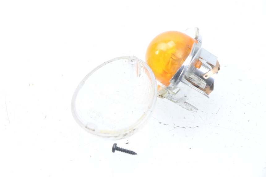 photo de LENTE DO SINALIZADOR TRASEIRO DIREITO PEUGEOT LUDIX 50 (2008 - 2017) - Zoom do estado de desgaste