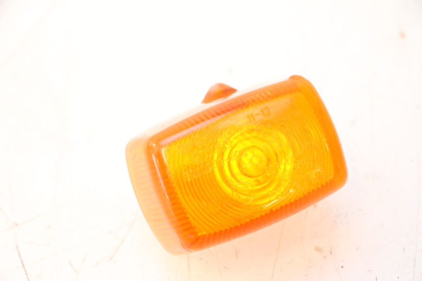 photo de LENTE DO PISCA TRASEIRO DIREITO YAMAHA SLIDER 50 (1999 - 2004) - Zoom do estado de desgaste
