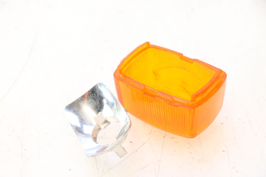 photo de LENTE DO PISCA TRASEIRO DIREITO YAMAHA SLIDER 50 (1999 - 2004) - Pontos de fixação
