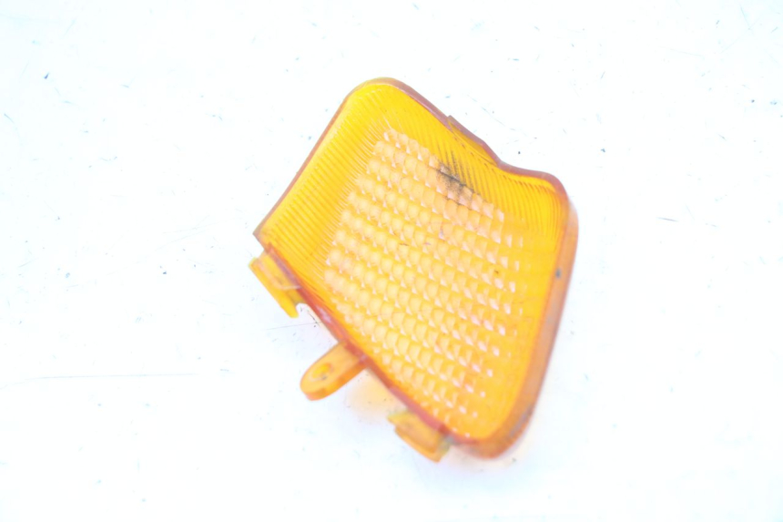 photo de LENTE DO PISCA TRASEIRO ESQUERDO MBK BOOSTER NEXT GENERATION 50 (1995 - 1998) - Zoom do estado de desgaste