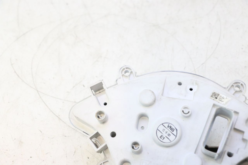 photo de TAMPA DO CONTADOR PIAGGIO LIBERTY IGET 4T 50 (2021 - 2025) - Detalhes característicos