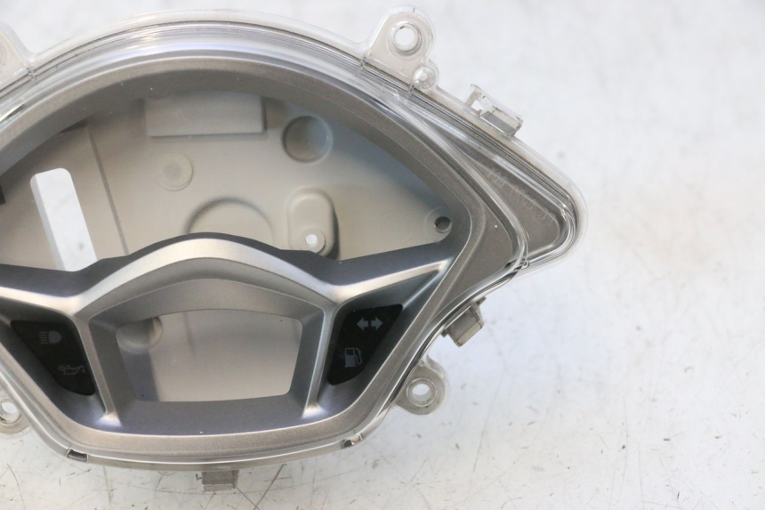 photo de TAMPA DO CONTADOR PIAGGIO LIBERTY IGET 4T 50 (2021 - 2025) - Pontos de fixação