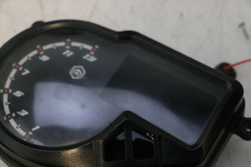 photo de LENTE DO CONTADOR PIAGGIO NRG POWER PUREJET 50 (2018 - 2021) - Zoom do estado de desgaste