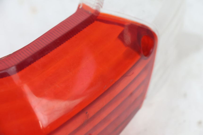 photo de LENTE DA LUZ TRASEIRA PEUGEOT KISBEE 2T 50 (2010 - 2017) - Pontos de fixação