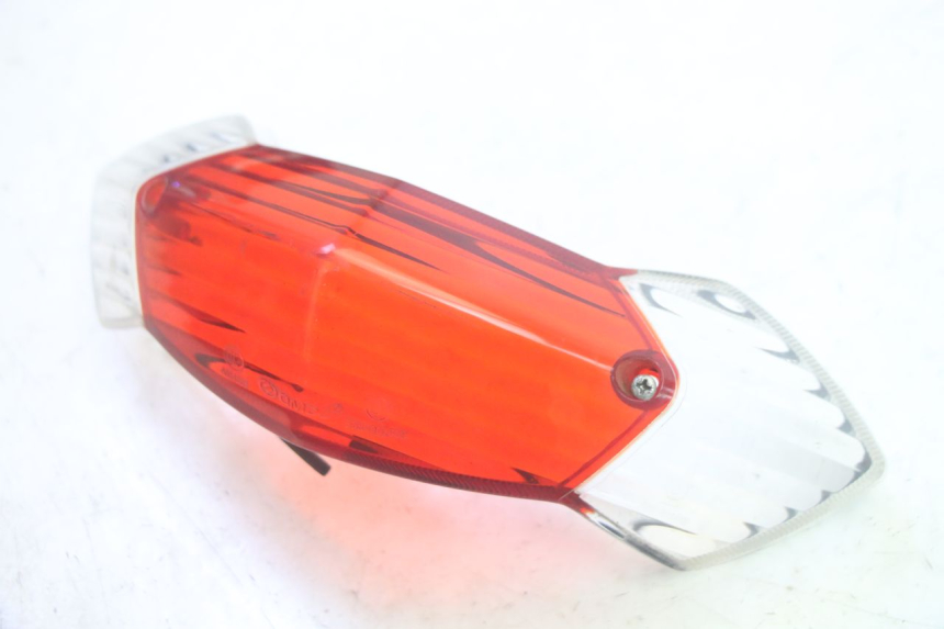 photo de LENTE DA LUZ TRASEIRA PEUGEOT KISBEE 4T 50 (2010 - 2017) - Zoom do estado de desgaste
