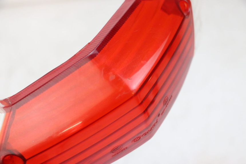 photo de LENTE DA LUZ TRASEIRA PEUGEOT KISBEE 4T 50 (2010 - 2017) - Zoom do estado de desgaste