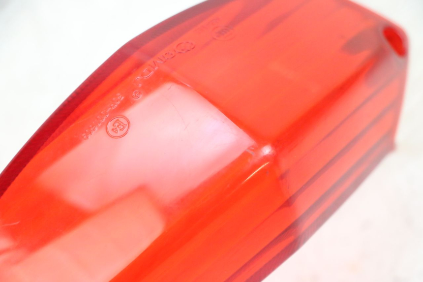 photo de LENTE DA LUZ TRASEIRA PEUGEOT KISBEE 4T 50 (2018 - 2022) - Outro ângulo de visão