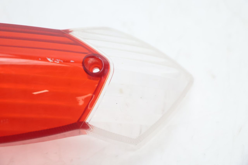 photo de LENTE DA LUZ TRASEIRA PEUGEOT KISBEE 4T 50 (2010 - 2017) - Pontos de fixação