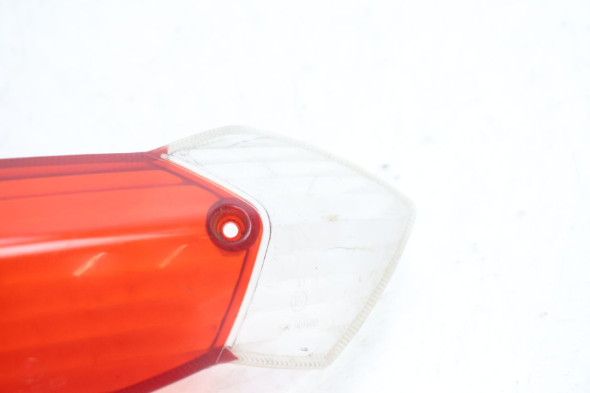 photo de LENTE DA LUZ TRASEIRA PEUGEOT KISBEE 4T 50 (2010 - 2017) - Zoom do estado de desgaste