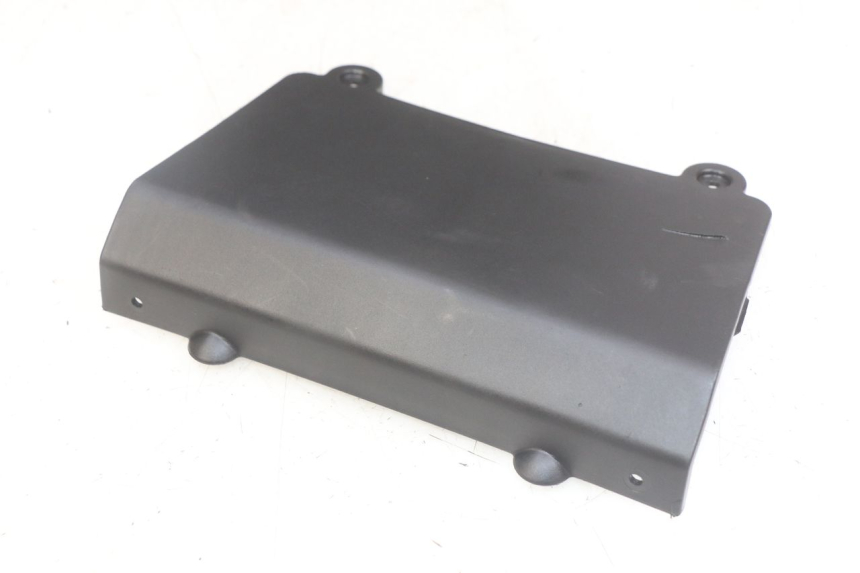 photo de TAMPA DA BATERIA KYMCO AGILITY 16+ 4T 50 (2018 - 2023) - Zoom do estado de desgaste