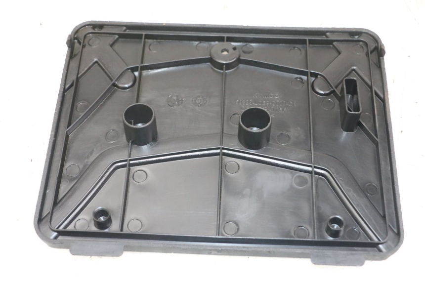 photo de TAMPA DA BATERIA KYMCO AGILITY 4T 50 (2018 - 2022) - Detalhe da peça