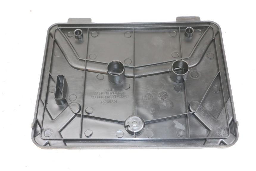 photo de TAMPA DA BATERIA KYMCO AGILITY 4T 50 (2018 - 2022) - Outro ângulo de visão
