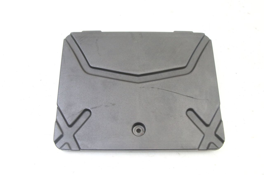 photo de TAMPA DA BATERIA KYMCO AGILITY 4T 50 (2005 - 2018) - Detalhe da peça