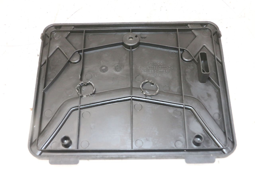 photo de TAMPA DA BATERIA KYMCO AGILITY 4T 50 (2005 - 2018) - Ampliação técnica