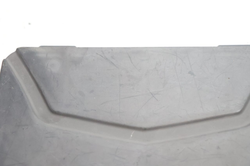 photo de TAMPA DA BATERIA KYMCO AGILITY 4T 50 (2018 - 2022) - Zoom do estado de desgaste