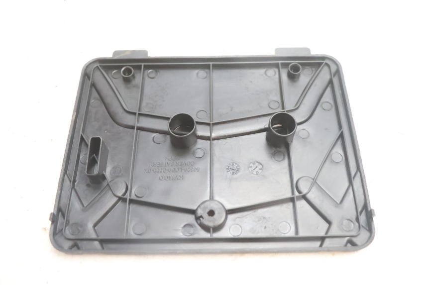 photo de TAMPA DA BATERIA KYMCO AGILITY 4T 50 (2018 - 2022) - Vista geral